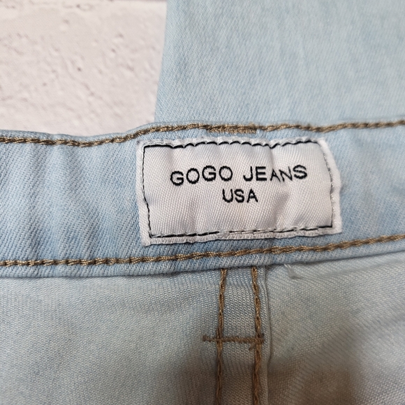 Gogo Jeans USA Light Wash Cropped Jeans - Size 7 - Distressed - Split Ankle - Picture 5 of 13